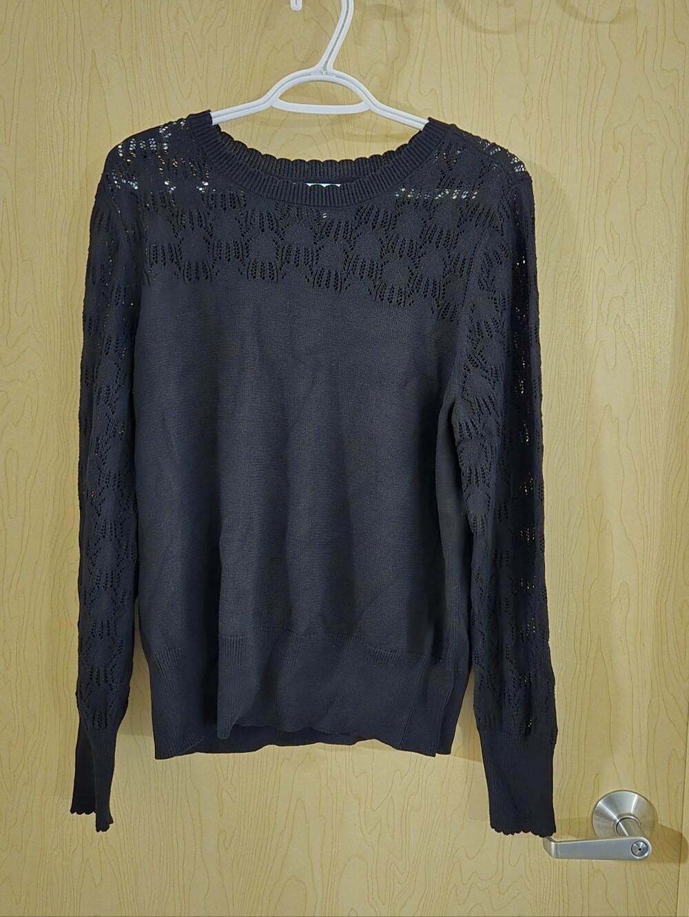 NWOT Liz Claiborne Black Crew Neck Lace Pullover (L)